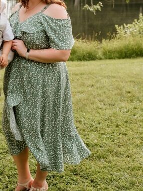 BloomChic Sage Green Floral V-Neck Dress